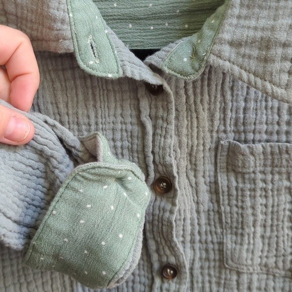 Hem & Thread 100% Cotton Green Crinkle Button Up Collared Blouse Size Small - Picture 4 of 8